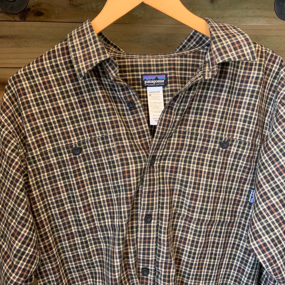 Patagonia men’s button down organic cotton -Medium